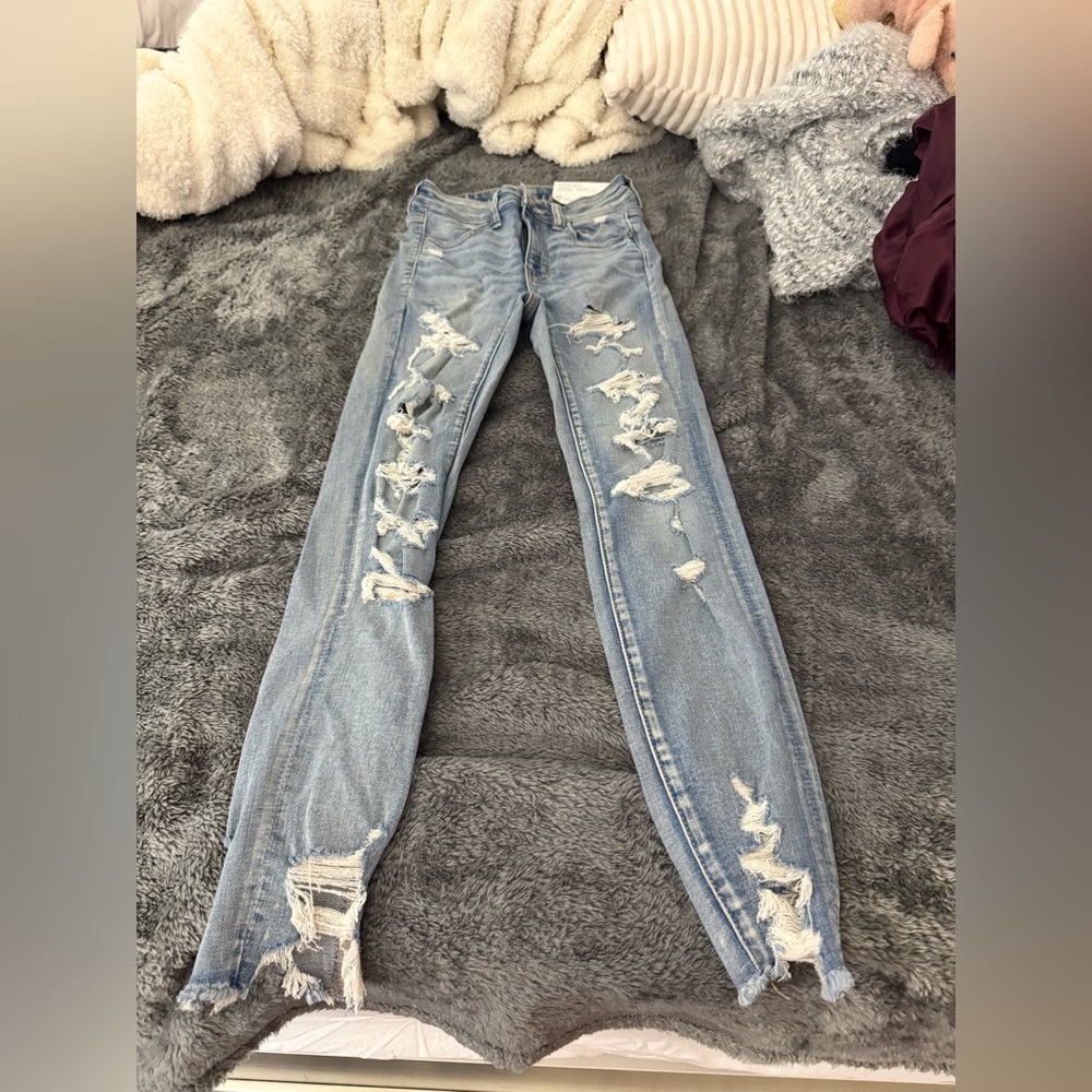 American Eagle Outfitters Light Blue Distressed Skinny Jeans